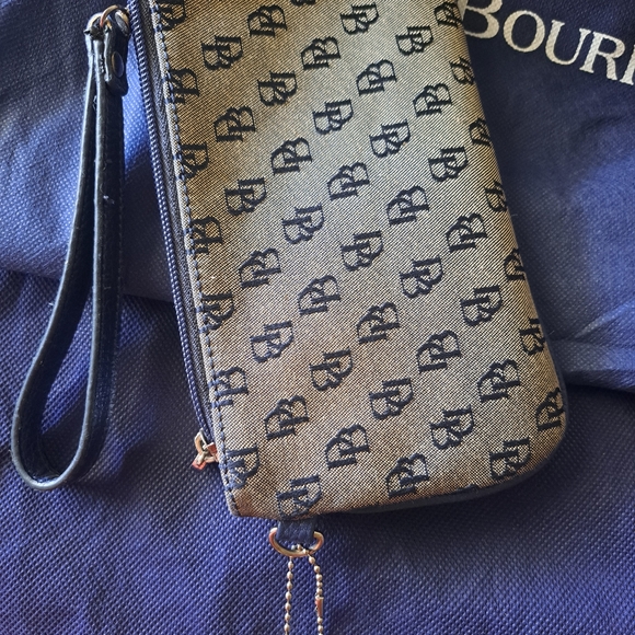 VTG Dooney Bourke D&B logo Black Wristlet Wallet - Picture 2 of 6